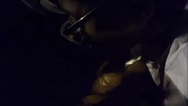 Grote sucking dick while on the phone with her man schijfclips