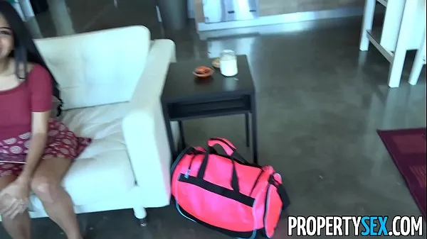 Nagy PropertySex - Horny couch surfing woman takes advantage of male host vezetési klipek