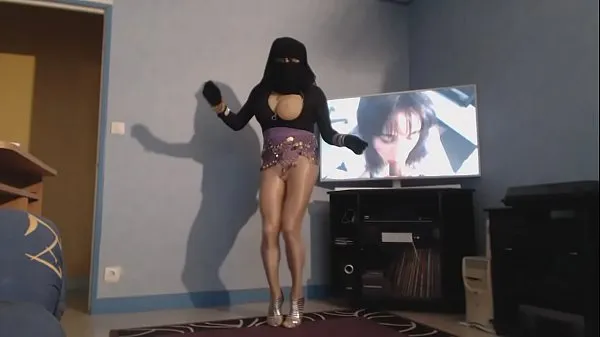 Big muslim in niqab a boob in the air drive Clips