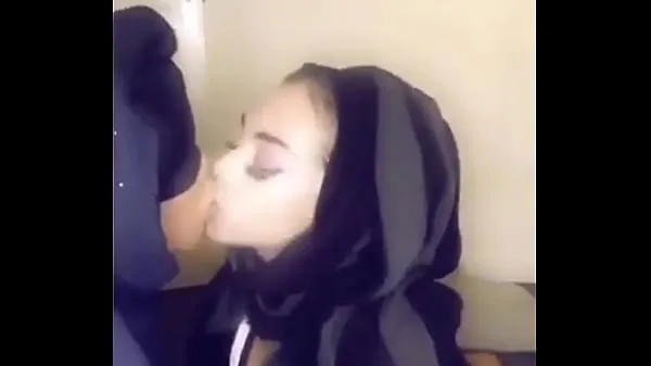 2 Muslim Girls Twerking in Niqab