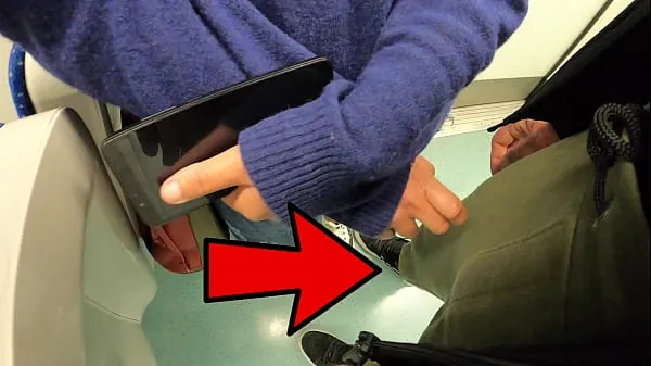 Femme inconnue touche ma bite dans le métro