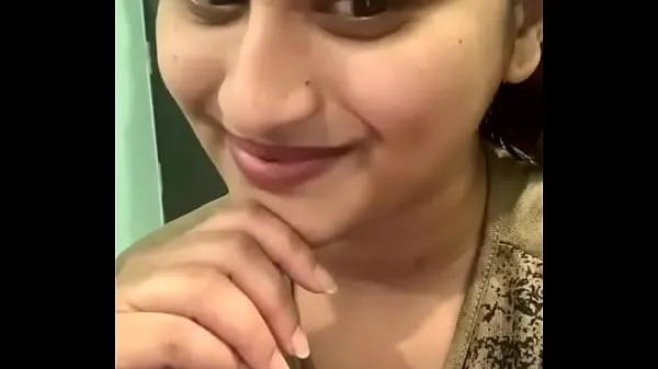 Desi Girl tallking on Live Cam shows big tits and deep cleavage