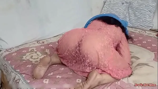 Klip perjalanan Indian bhabhi anal fucked in doggy style gaand chudai by Devar when she stucked in basket while collecting clothes besar
