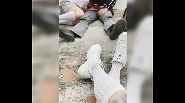Beste Schülerfreunde in der Schule gefilmt, wie sie einen Schüler lutschen und ficken. Sex zu Hause! # 1