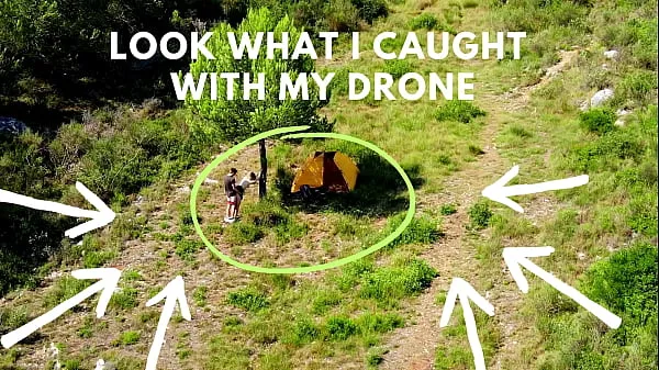 Un drone attrape accidentellement le sexe en extérieur